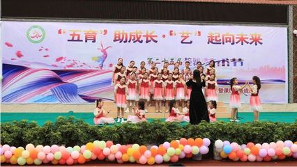 南溪区大观镇中心小学 艺术节与课后服务成果交相辉映，歌唱表演展风采