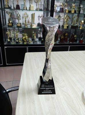 广州水晶奖杯工厂 为比赛活动与儿童舞蹈表演定制专属纪念品